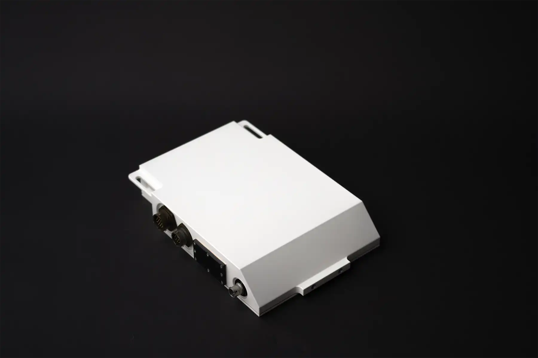 Flat-surfaced interface driver terminal with dual ports for embedded defense applications